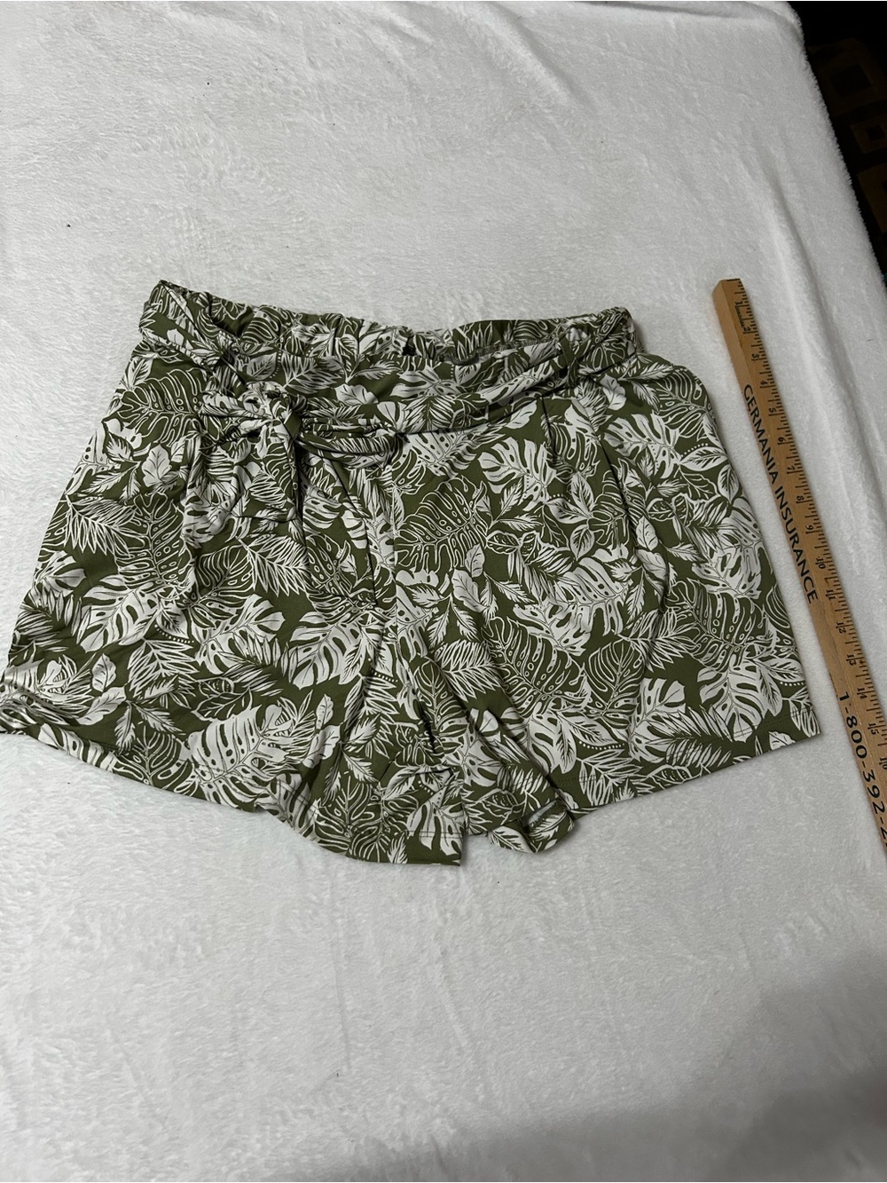Women's Olive Green Tropical Print Tie-Waist Shorts